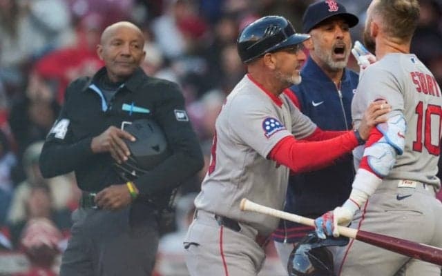 誤審連発＆疑惑のジャッジも…「何で偉そうに」　“お騒がせ審判”に批判殺到「クビにしろ」