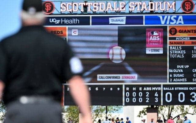 捕手側が成功率61％の高確率で判定覆る　今季から導入の“ABSチャレンジ”が賛否　“晒される”審判に同情論も「観客の前で恥をかかされるのは嫌」