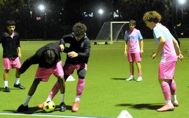 イングランドは子どものヘディング禁止　模索するサッカー指導の現場