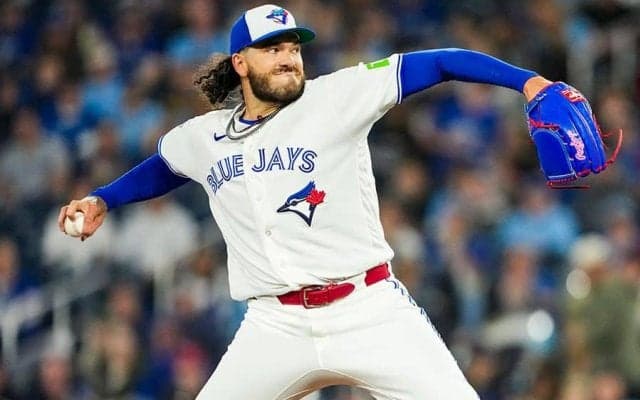 元楽天ポンセ、MLB復帰登板で負傷交代　カートに乗せられ…足を引きずり苦悶の表情