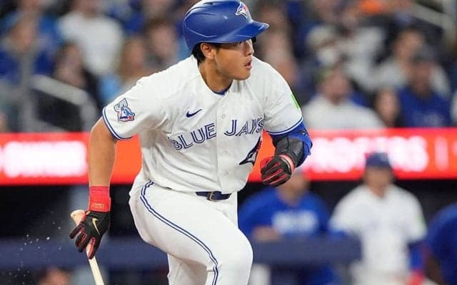 岡本和真、2戦連発2号ソロ　ビデオ判定で覆る…日米通算250号、本拠地大歓声