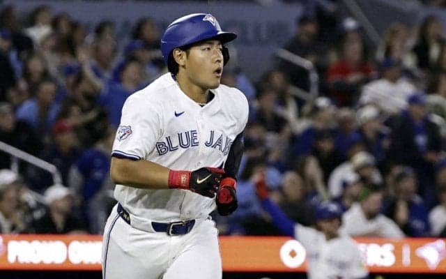 ブルージェイズ・岡本和真が判定変更で２戦連発２号ソロ！三塁打→リプレー検証で判定が一転　１５９キロ強振、本拠地大歓声
