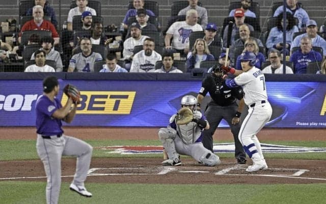 岡本和真が２試合連発もＢジェイズは大敗　菅野智之と至高の対決！２打席連続でフルカウントまでもつれる意地の勝負→第４打席で快音　本塁打レビューで覆る