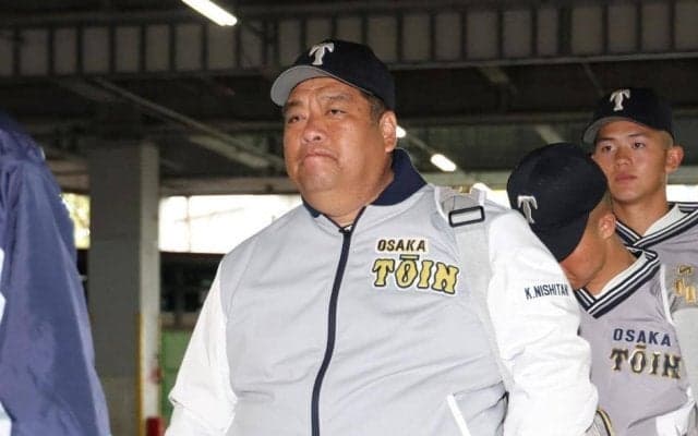 センバツ決勝　両監督が試合前に握手を交わす　大阪桐蔭はおかわり君の長男・中村勇斗もスタメンで出場へ