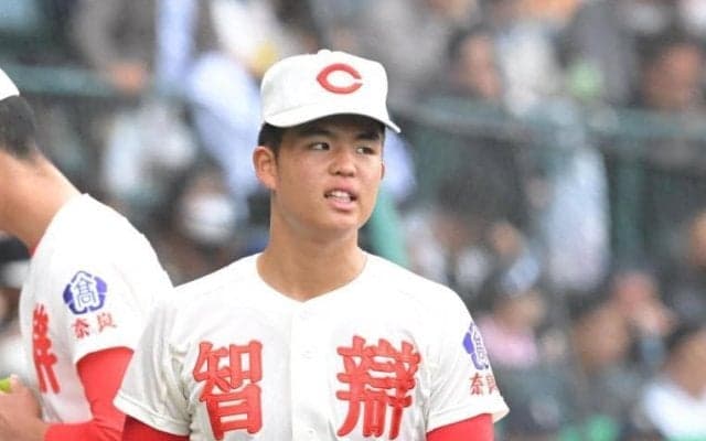 智弁学園は涙の準優勝　１０年ぶり２度目Ｖならず　エース杉本は７回７失点　１０Ｋ熱投も終盤大阪桐蔭打線につかまる　打線は大型２年生左腕・川本の前に毎回の１５三振