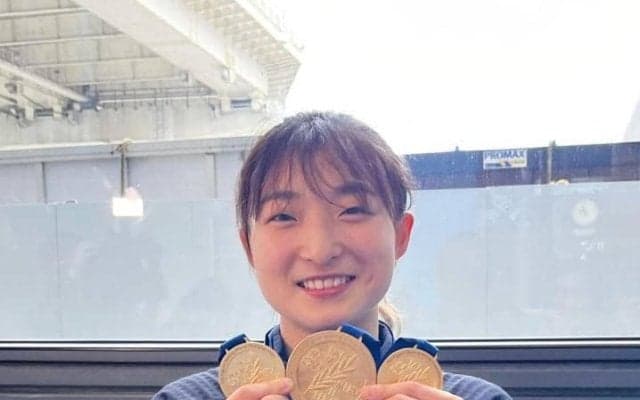 有終金の坂本花織が笑顔の帰国「解放感しかない」今後は指導者転身「小さい子から」も最終目標は中野コーチ「死力を尽くして私を育てて中野先生のように世界一を目指す選手を」