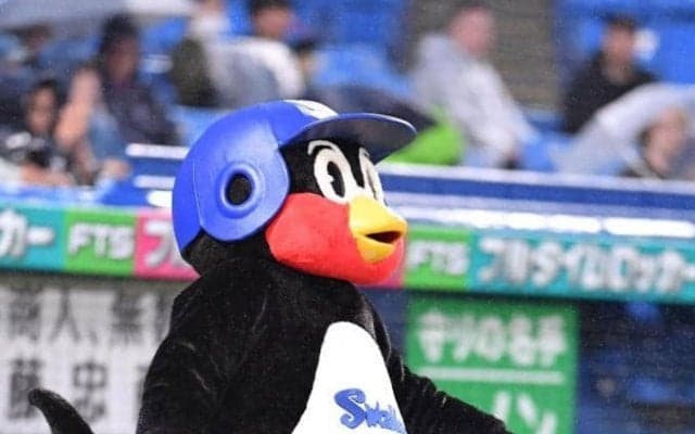 ヤクルト　つば九郎が復活　４８６日ぶりに神宮に帰還　一塁側ベンチ横から登場　燕党が盛大な拍手で迎える