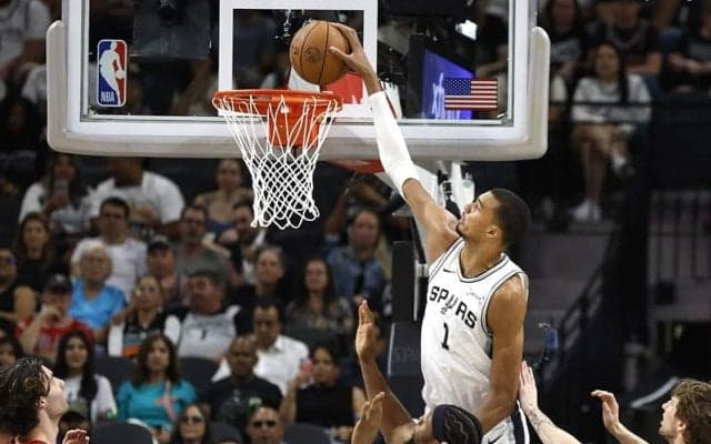 わずか8分25秒間でダブルダブル…ウェンバンヤマが通算4度目の40得点15リバウンド超え