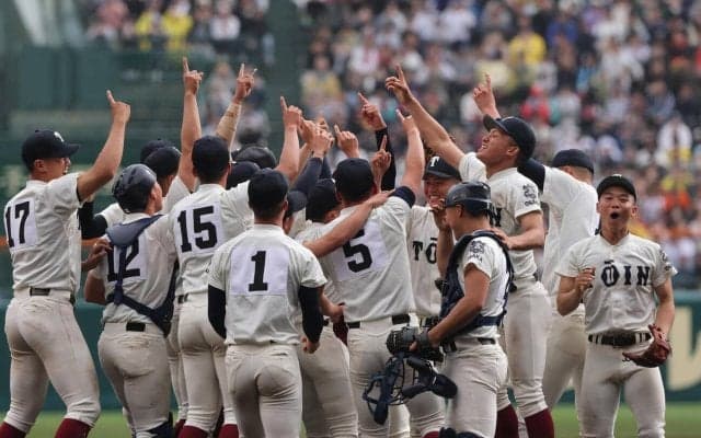【センバツ】大阪桐蔭が甲子園Ｖ　卒業生のDeNA藤浪晋太郎、松尾汐恩が祝福
