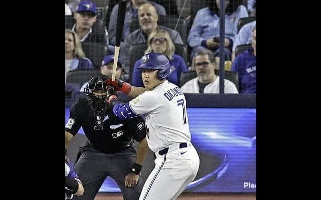 岡本和真がＡＢＳチャレンジ失敗で見逃し三振　１死満塁の好機で痛恨　五回で権利失う事態に　Ｂジェイズは２点先制