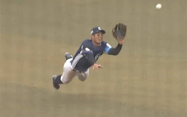 勝利の執念が生んだ“顔面ダイブ”　FA加入の32歳を伝説捕手が絶賛「想いがこのキャッチに」