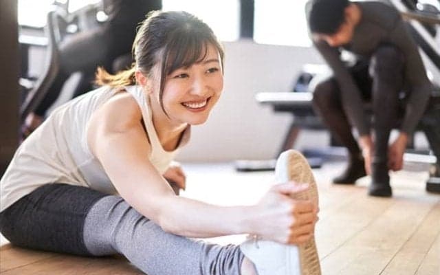硬い太もも裏を柔らかくするストレッチ7選｜1日3分で前屈しやすくなる方法