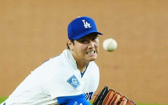 「初勝利のあとのご褒美ショット最高すぎ」大谷翔平、愛犬デコピンの写真公開「ホント美形」