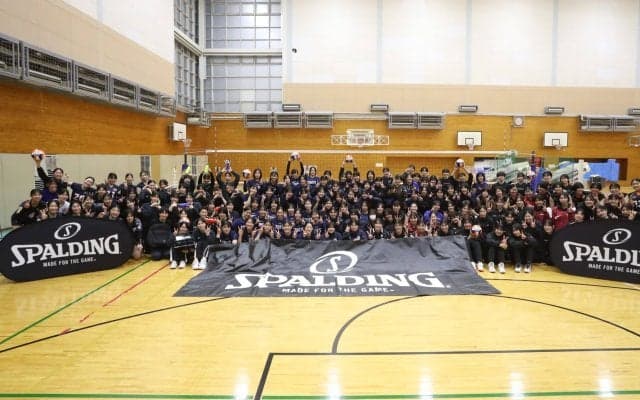 各地方から女子7大学が集結。新作のボールを使用した「SPALDING CUP」を初開催
