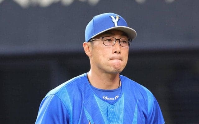 【DeNA】初勝利の相川監督、感想聞かれニヤリ「いや、特にないです」…「というのはウソです」