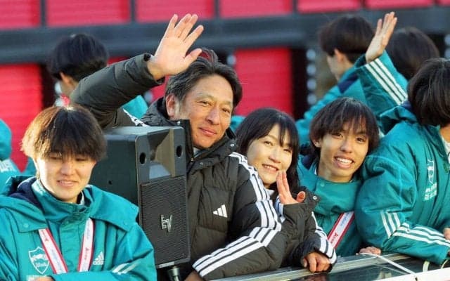 青学大陸上部とレッドブルが提携「ようこそ」→「翼をさずかりました」原監督がレッドブルカーに乗る映像も