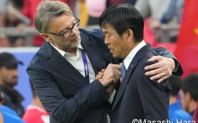 トルシエ＆ザック歓喜！日本のイングランド撃破、聖地での“歴代監督集結”セルフィーに反響｢エモすぎて涙が…｣