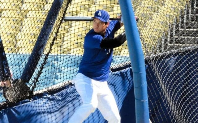 大谷翔平が異例の屋外フリー打撃　３３スイングで１０発　敵軍ベンチではラミレスらも見守る　打率・２００、０本塁打の現状「自分の望む結果になっていない」