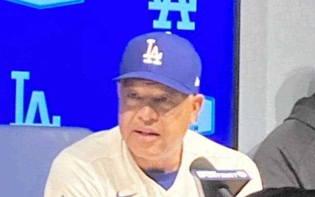 ロバーツ監督　大谷翔平が手を気にする仕草に「報告を受ける予定だ」トレーナーのチェック明かす　八回の３球三振後「気にしているように見えた」