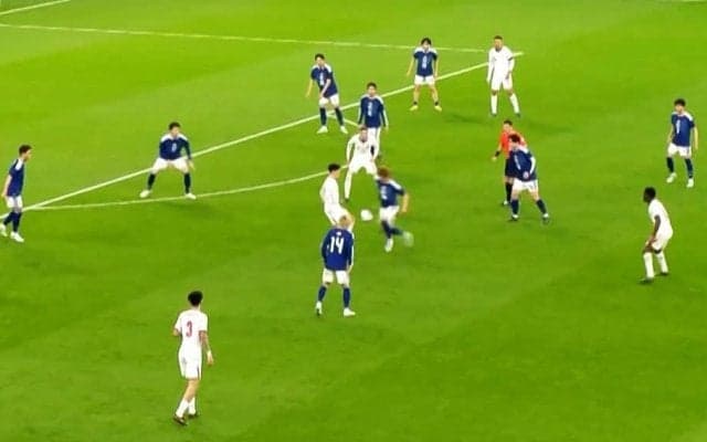 「プレミア移籍まったなし」佐野海舟の“急反転パスカット”に騒然！ビッグクラブ勢の連携を1人で“神回収”「流石だ」