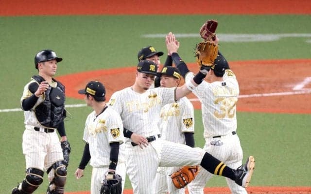 阪神・佐藤輝　止まらん５戦連続安打！初回電光石火の先制Ｖ撃　１６年ぶり開幕２カード連続勝ち越し　単独２位浮上