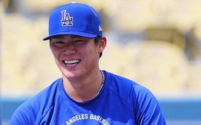 山本由伸がロッカーで「邪悪な笑顔」　球団カメラマン公開…“大物”からサイン要求