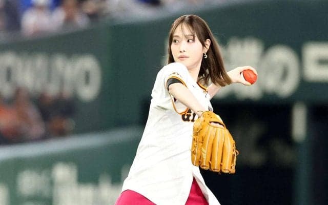 【巨人】始球式でモンスターボールを投げた？　ポケモン30周年特別企画で高橋ひかるら登場