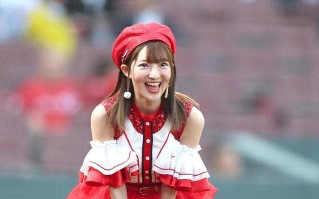 元ＳＫＥ・藤本冬香が地元広島で始球式　投手へのリスペクトを込めてマウンド前方から投球　捕手を越える強肩ぶりに場内どよめく