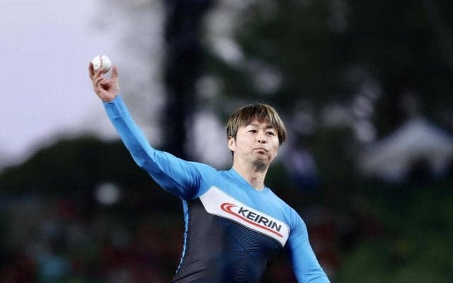 【西武】元競輪トップレーサーの平原康多氏が始球式　ドラ１小島大河へワンバウンド投球