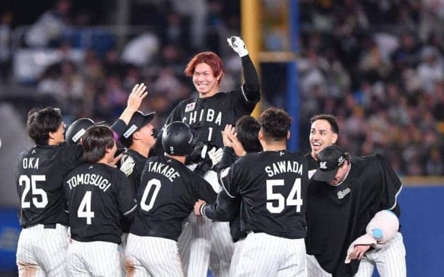 ロッテが劇的サヨナラ勝ち！藤原がプロ初サヨナラ打！九回に逆転サヨナラ２点適時二塁打　好投ルーキーの涙に奮起「毛利に負けはつけられないと思っていた」　球場大歓声