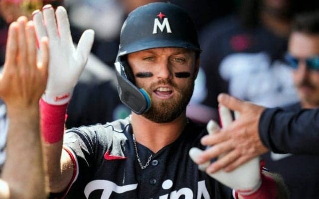 MLBテレビ中継で緊急事態「止めてくれ」　“襲われた”カメラが「やばすぎw」「なんも見えへん」