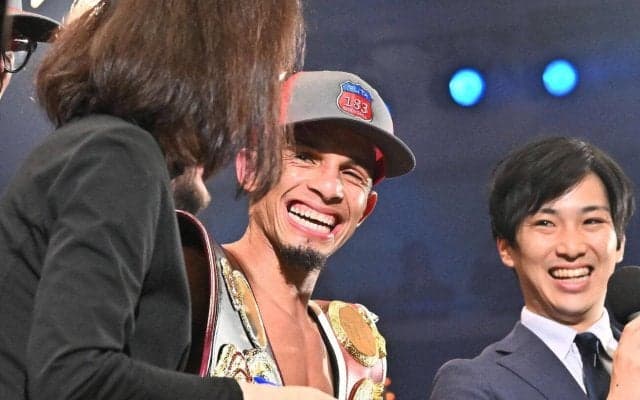 【ボクシング】王者サンティアゴ「谷口選手の勇敢な戦い方をほめたい」日本人３連勝で王座防衛