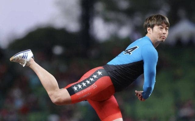 【西武】元競輪選手の平原康多氏が始球式に登場、ワンバウンド投球に大きな拍手