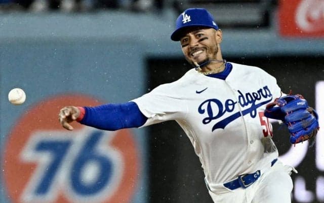 “ヤダセンセイの教え”でベッツも別人化　ド軍同僚が目の当たりにした天才の変貌「たった2週間で、とんでもない送球を投げるようになった」