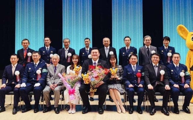 元勢の春日山親方が交通安全をPR　歌謡ショーで「ありがとう…感謝」熱唱