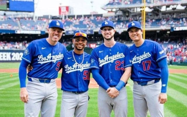 そんなことある！？大谷翔平ら４人が試合前に記念撮影→全員本塁打で銀河系カルテット復活　ビジター新ユニの魔力？「もっとドジャーブルーを着て」