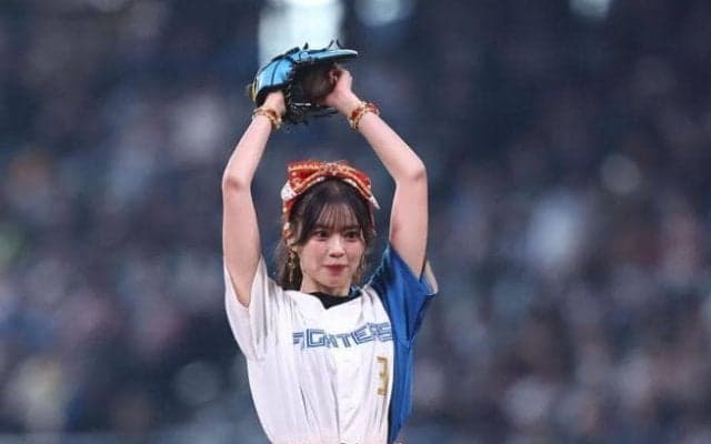 「超ときめき♡宣伝部」坂井仁香が始球式　左腕から投球も「キャーッ！」　打席の清宮の背後を転がって通過「ギリギリ届かなくて。でも、すごく楽しかった」