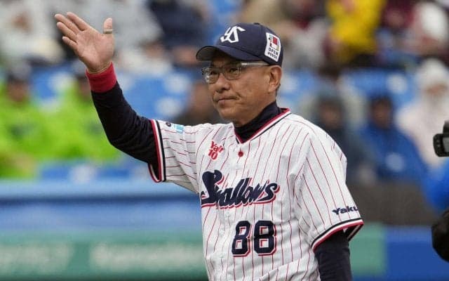 【ヤクルト】池山隆寛監督の声が復活「昨日の試合の途中から…」３・29球場入り時「出ない…」
