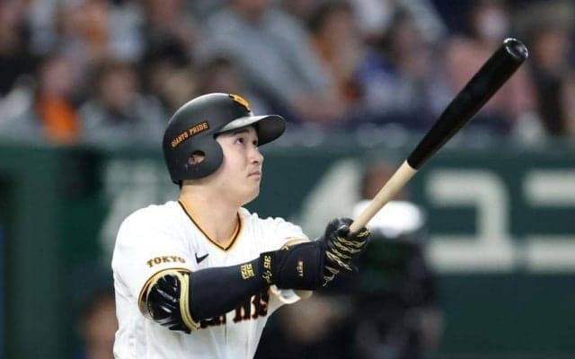 巨人　泉口が反撃の２ラン！開幕から長打率は５割超と覚醒　東京ドームが大歓声に包まれる