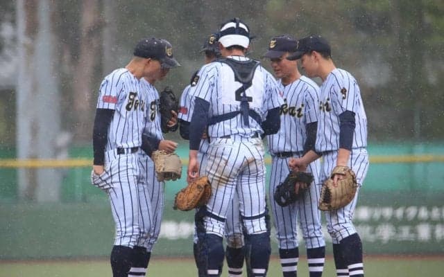 東海大菅生 9回に3点差追い付かれ雨天継続試合に…試合は延長10回タイブレークからスタート【東京都】