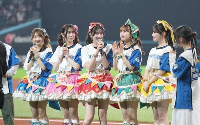 【日本ハム】「超ときめき♡宣伝部」ファイターズガールときつねダンス　きつね耳と尻尾身に付け