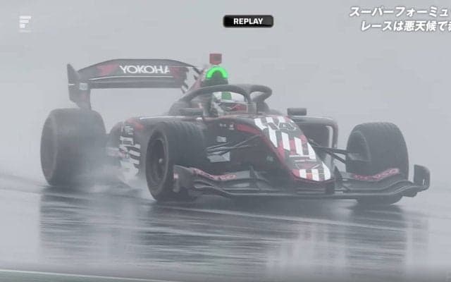 日本最速レース開幕戦で大波乱 SC先導も雨で赤旗「100km/h位でもハイドロする」1時間超中断→再開もアクシデント続出