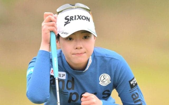 菅楓華　４位後退も「まだ２打差。チャンスはある」　高校同級生の荒木優奈とＶ争い