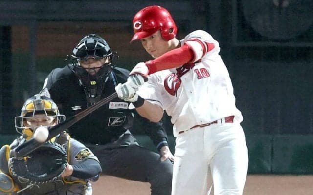 広島・佐々木「よっしゃ！」雄叫びプロ１号　 ２年目２１６打席目にマツダ沸いた　「阪神も強いんで」胸の内も明かす