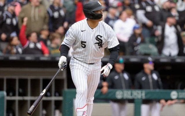 「なぜムラカミの獲得に動かなかったんだ！」絶好調村上4号2ラン、8戦4発に他球団ファンからは嘆き節、日本人4番対決を制す「他のチームがめっちゃ見逃したわ」「この男は次元が違う」