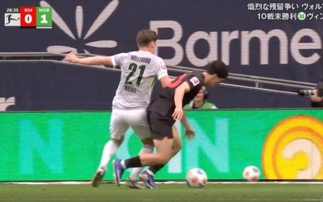 「そらキレる」「審判が心配」荒れ試合で物議を醸す“疑惑の判定”シーン「ヤバいだろ」痛恨PK献上→指揮官ブチギレ！