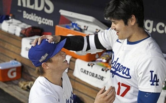 大谷翔平が山本由伸にイタズラ！？試合後のハイタッチで不意打ちｗ佐々木朗希も空気を察知？勝利の儀式に