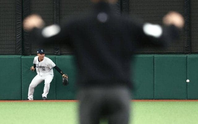 【西武】痛恨失策で先制許す　楽天４番ボイトの中堅への大飛球をプロ初出場のドラ３秋山俊が落球