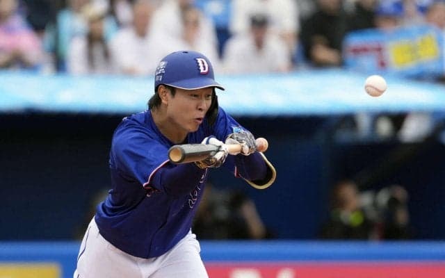 【中日】高橋宏斗がオスナと手のひらタッチ　昼下がりの神宮でほっこり珍場面「今のかわいい」