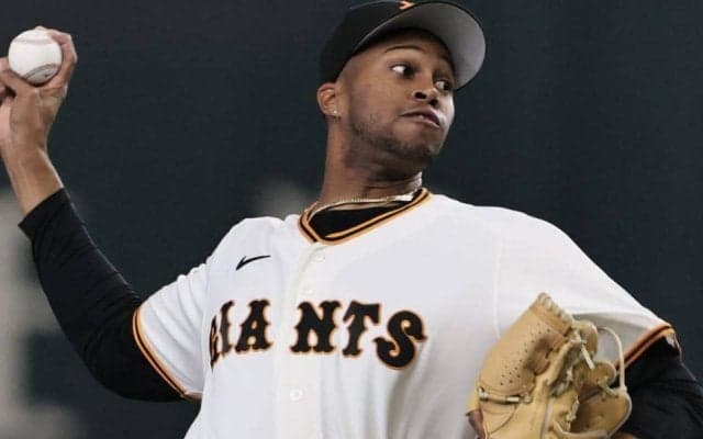 巨人　マルティネスがヒヤヒヤの今季初セーブ　初登板で１点差に迫られ一打同点のピンチ招く→蝦名を空振り三振で締める